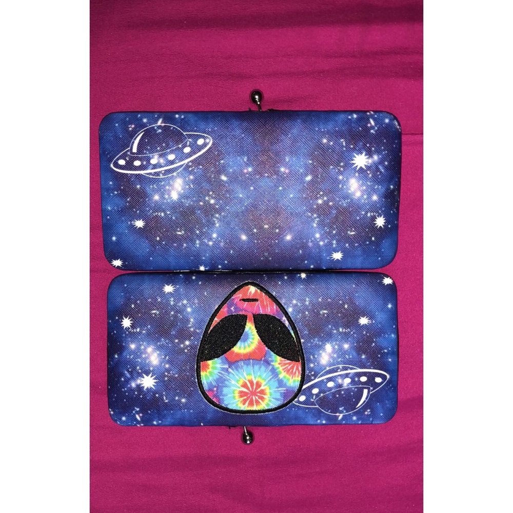 Groovy Alien Wallet! 🌈👽